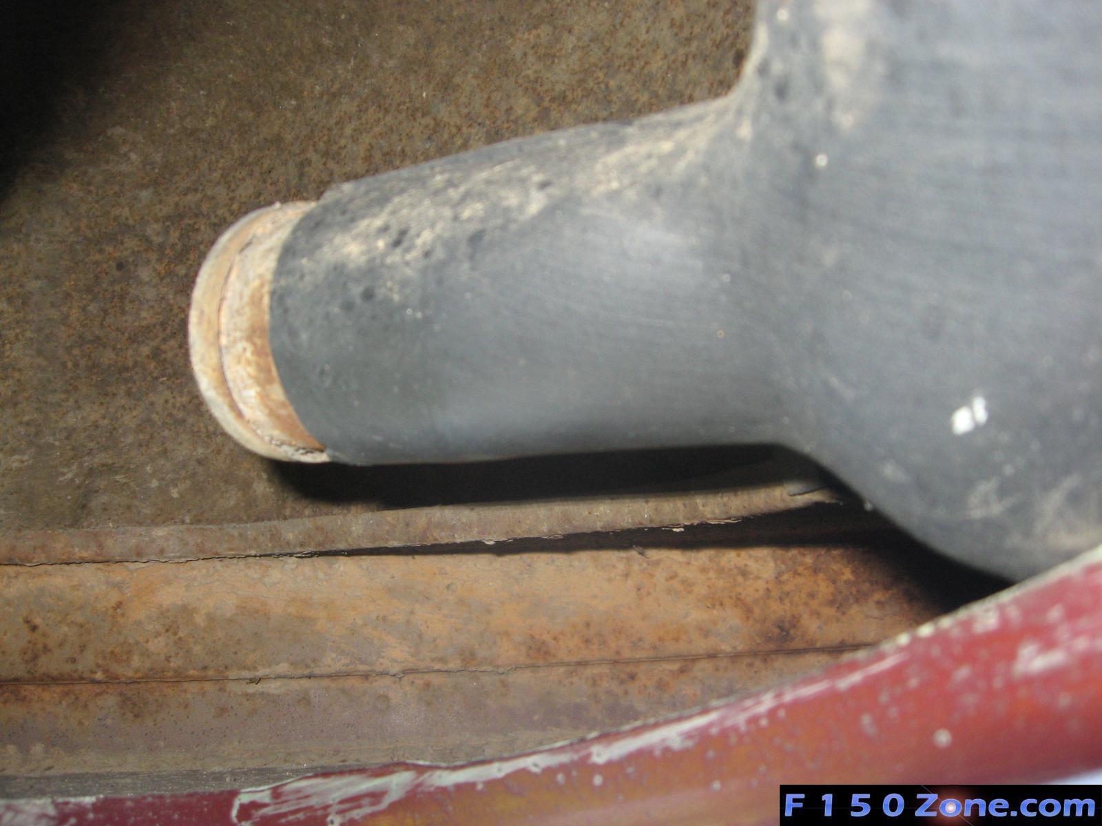 rear gas tank nozzle.jpg